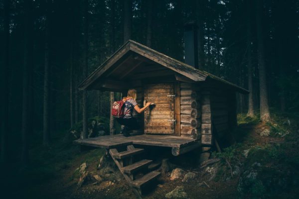 Construire une cabane dans le bois est-il légal ?