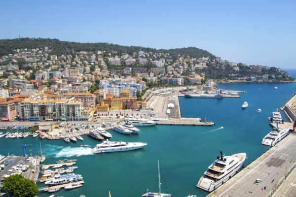 Nice, soleil, mer… et des agences immobilières pas comme les autres !